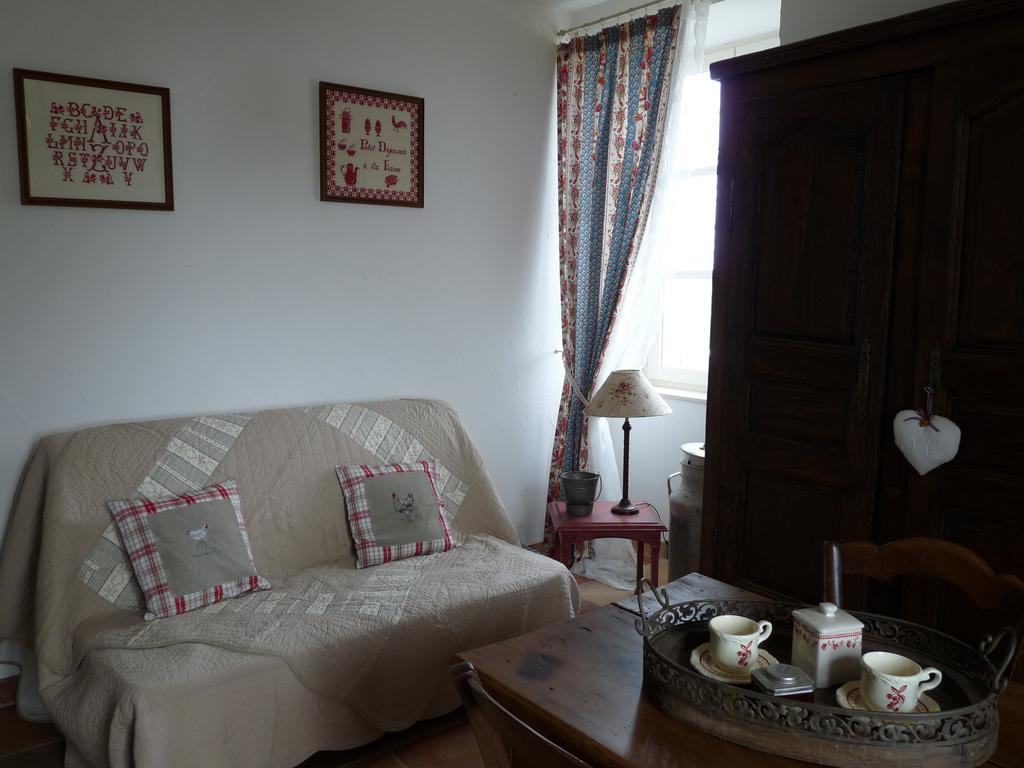 Au Bon Gre D'Hugoline Bed & Breakfast Blanzac  Bilik gambar