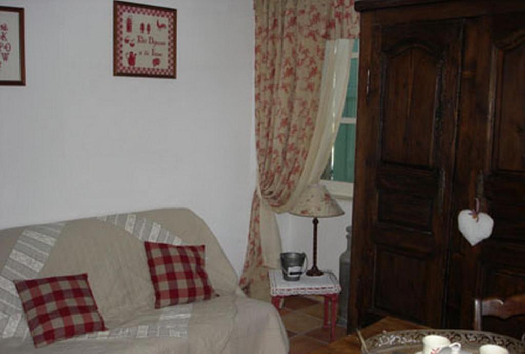 Au Bon Gre D'Hugoline Bed & Breakfast Blanzac  Bilik gambar